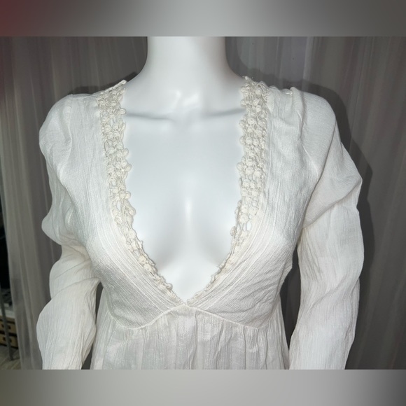 Free People - Crochet Edged Plunging Neckline - Open Back - Flare Sleeved Dress - Picture 6 of 11